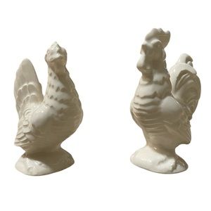 Rooster figurine set